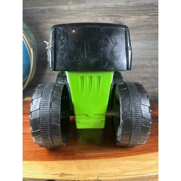 Hot Wheels Grave Digger Bad to the Bone 2002 Mattel Large Toy Monster Truck - Picture 5 of 10